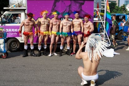 Un grupo de manifestantes durante el Orgullo gay en Taipei.
