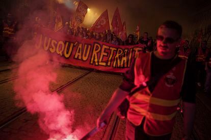 Protesta de trabajadores ferroviarios durante una manifestación en Lyon, este miércoles. 