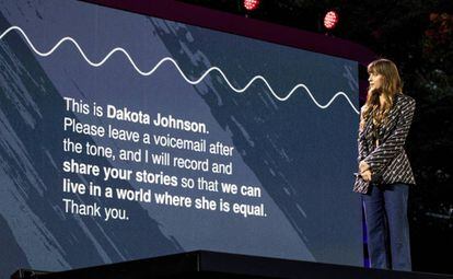 Dakota Johnson, durante la presentación de 'The Left Ear' en el Global Citizen Festival de Nueva York, el 28 de septiembre de 2019.