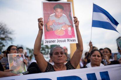 Una madre reclama justicia para su hijo en Nicaragua.