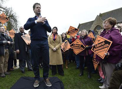El líder liberal cemócrata, Nick Clegg, arrancaba su campaña este domingo en Abingdon, al sur de Inglaterra.