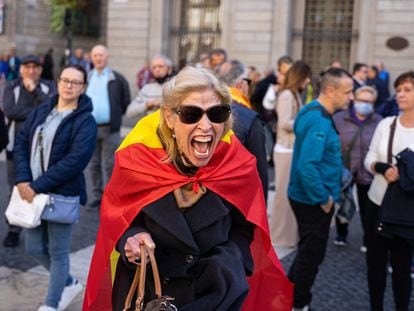 Una mujer durante las protestas contra la amnistía en la Plaza Sant Jaume, el pasado 12 de noviembre.