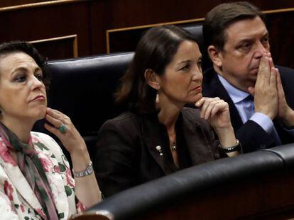 A la izquierda, la ministra de Trabajo, Magdalena Valerio