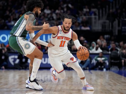 Jalen Brunson, base de los New York Knicks, durante el partido disputado el domingo por su equipo contra los Detroit Pistons.