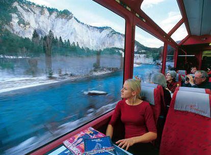 Tren panorámico Glacier Express, que recorre los Alpes suizos desde Zermatt a St. Moritz
