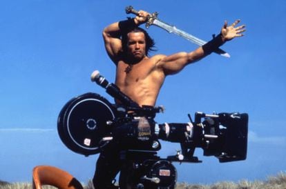 Arnold Schwarzenegger durante el rodaje de 'Conan el Bárbaro', dirigida por John Milius.