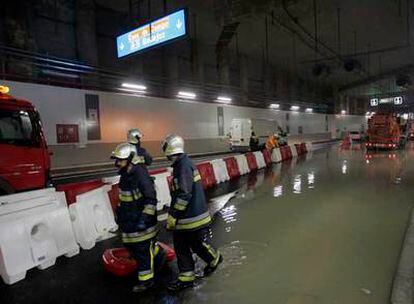 Inundación en el nuevo túnel de salida de Madrid hacia la A-5.