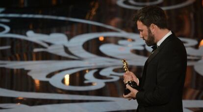 Ben Affleck, sobre el escenario del Dolby Theatre, nada más recoger el Oscar a la Mejor película para 'Argo'.