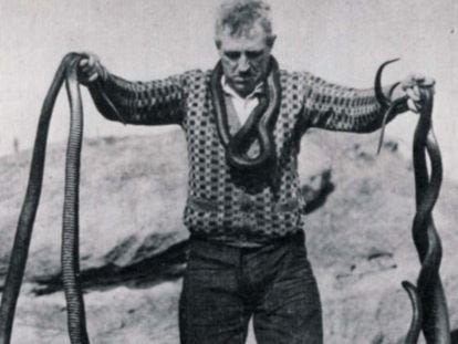 George Cann, uno de los c&eacute;lebres hombres serpiente australianos.