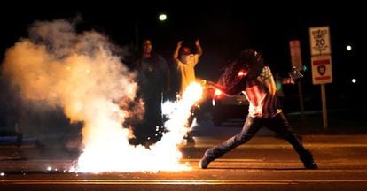 Enfrentamientos en las calle de Ferguson.