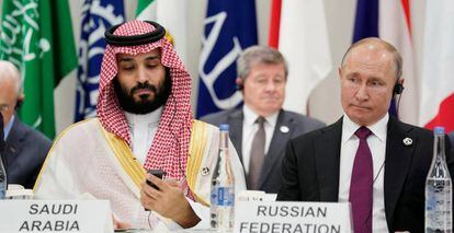 Mohamed Bin Salmán y Vladimir Putin en el G20 de Osaka (Japón), en junio de 2019.