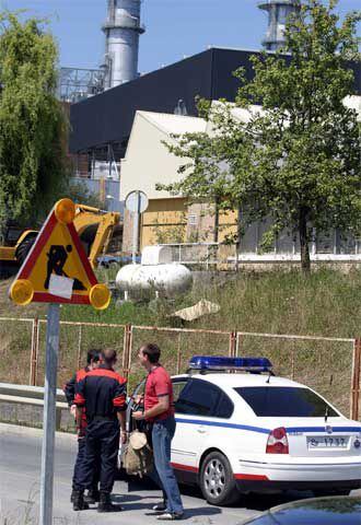 La Ertzaintza vigila los alrededores de la central de Boroa.