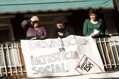 Desahucio en la calle Soria de Torrejón de Ardoz.