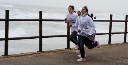 Tres niñas en la maratón solidaria de Gaza del año pasado.