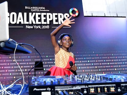 DJ Switch, ghanesa de 10 años, pincha música en el inicio del encuentro The Goalkeepers 2018 en Nuev York.