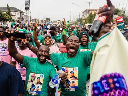 Seguidores de Bola Tinubu, candidato por el Congreso de Todos los Progresistas a la Presidencia de Nigeria, durante un mitin celebrado el 21 de febrero en Lagos.