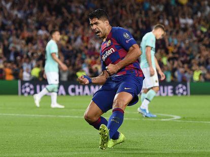 Luis Suárez celebra su primer gol ante el Inter.