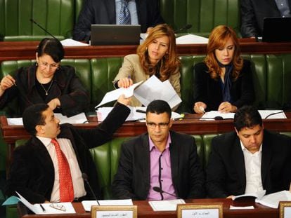 Diputados en la Asamblea Nacional Constituyente de T&uacute;nez durante el debate constitucional, el viernes.