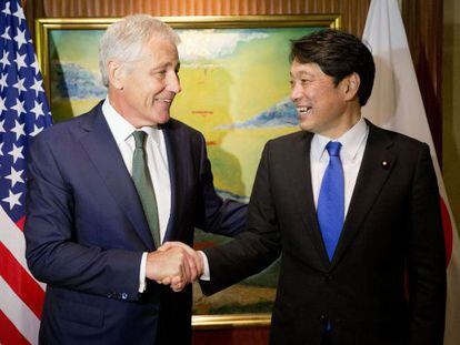 Chuck Hagel con el ministro japon&eacute;s de defensa, este s&aacute;bado