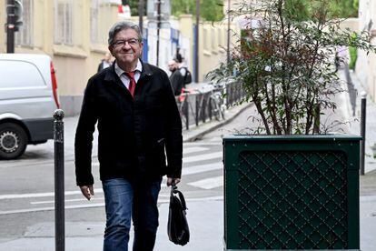 Jean-Luch Mélenchon, líder del movimiento La Francia Insumisa, el martes de camino a la sede de su partido en París.