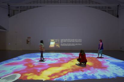 La instalación 'La Zona', hasta el 21 de octubre en LABoral Centro de Arte y Creación Industrial, gira en torno al área de exclusión de la nuclear japonesa de Fukushima.