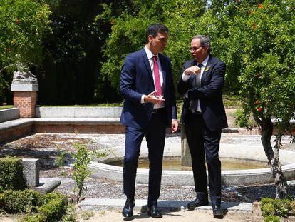 El presidente del Gobierno Pedro Sánchez recibe al presidente de la Generalitat Quim Torra en el palacio de La Moncloa