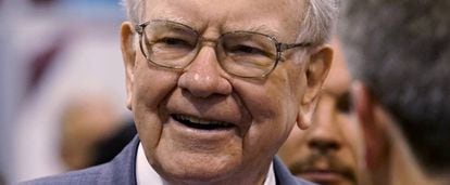 Warren Buffett, principal accionista de Berkshire Hathaway, durante la junta de accionistas de la compañía.