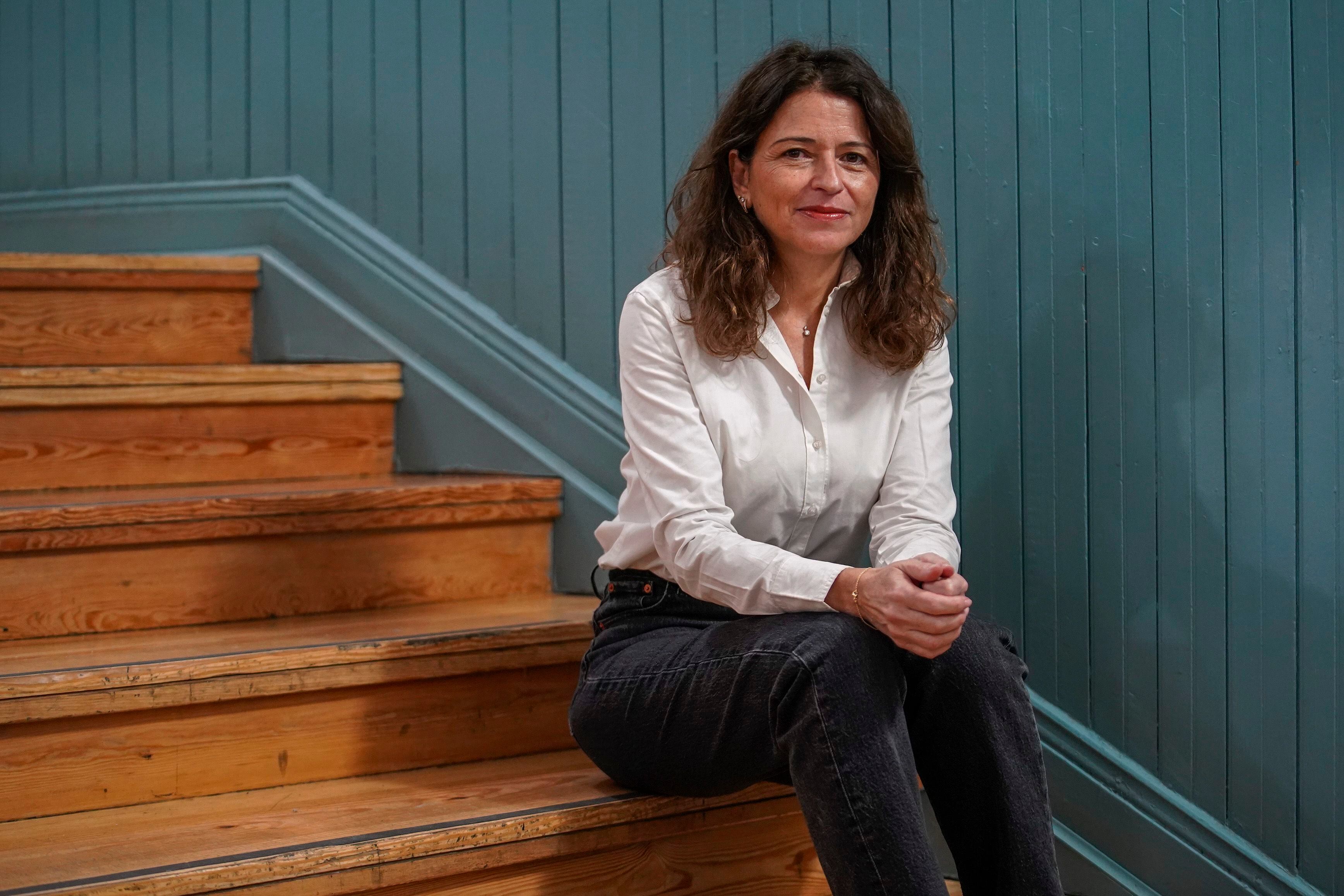Karine Tuil explora las dos versiones de una agresión sexual