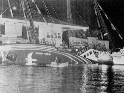 El barco de Greenpeace hundido por militares franceses en Nueva Zelanda, el 10 de julio de 1985.