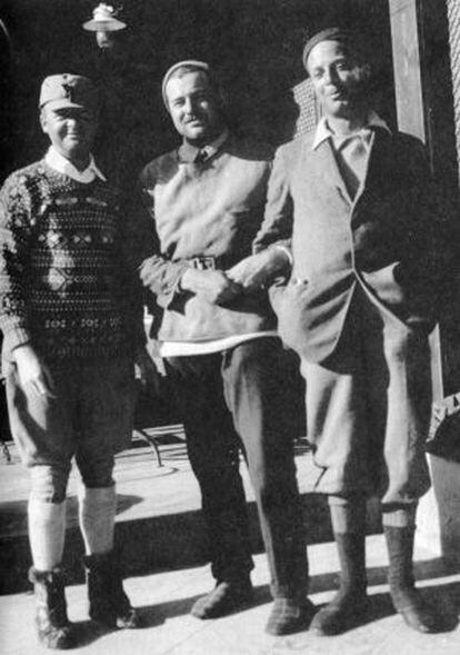 El pintor Gerald Muphy (izquierda) con Hemingway y Dos Passos.