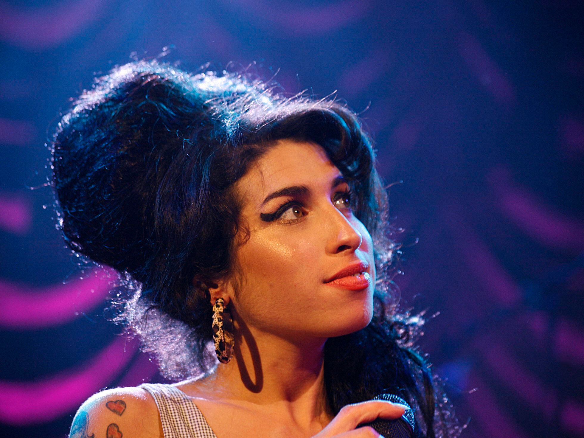 Bañera puño dueño Una década sin ella: Amy Winehouse y el camino del desastre | Cultura | EL  PAÍS
