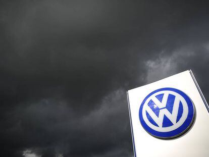 Insignia del Grupo automovilístico alemán Volkswagen.