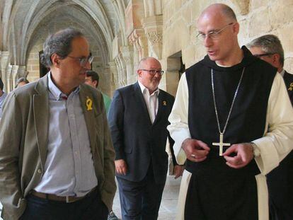 Quim Torra y el abad de Poblet.