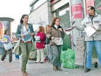 Londres plantea una 'ecotasa' para los periódicos gratuitos