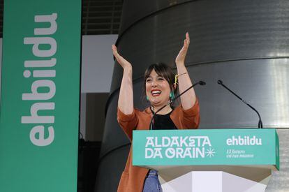 La portavoz de campaña de EH Bildu, Oihana Etxebarrieta, este domingo en la sede del partido en Bilbao. 