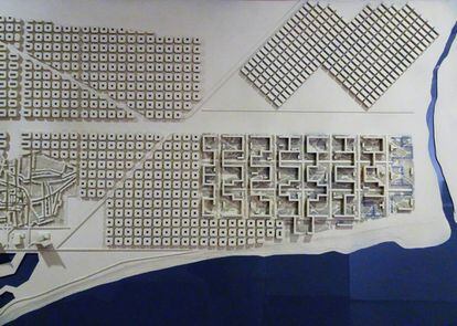 Maqueta del Plan Macià de Le Corbusier para Barcelona. A la derecha, el conjunto de edificios raciuonalistas que sustituirían a parte del actual barrio del Raval. Abajo, a la izquierda, algunas de las torres que formarían el área de negocios de la Nueva Barcelona.