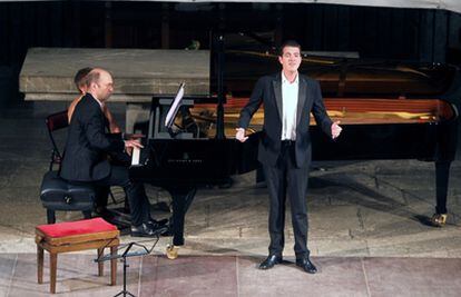 El contratenor Philippe Jaroussky, y el pianista Jerôme Ducros, anteanoche en Torroella de Montgrí.