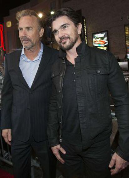 Juanes y Kevin Costner en el estreno de 'McFarland, USA'.