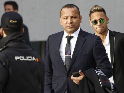 El padre de Neymar y su hijo, a su llegada al juzgado el pasado 2 de febrero