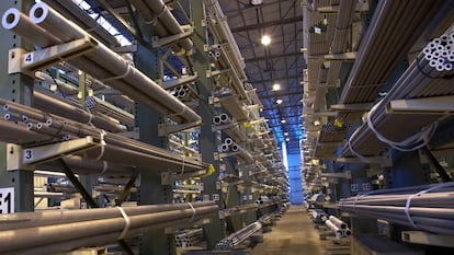 Imagen de un almacén de Tubacex.
