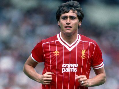Michael Robinson con la camiseta del Liverpool en 1983.