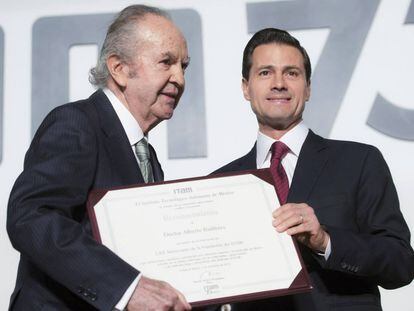 Alberto Baillères, con Enrique Peña Nieto en 2016.