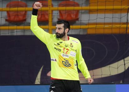 Rodrigo Corrales celebra una parada contra Noruega.