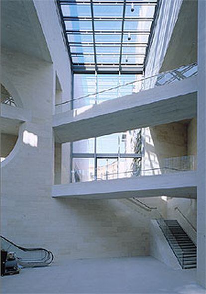 Un aspecto del interior del museo berlinés diseñado por Pei.