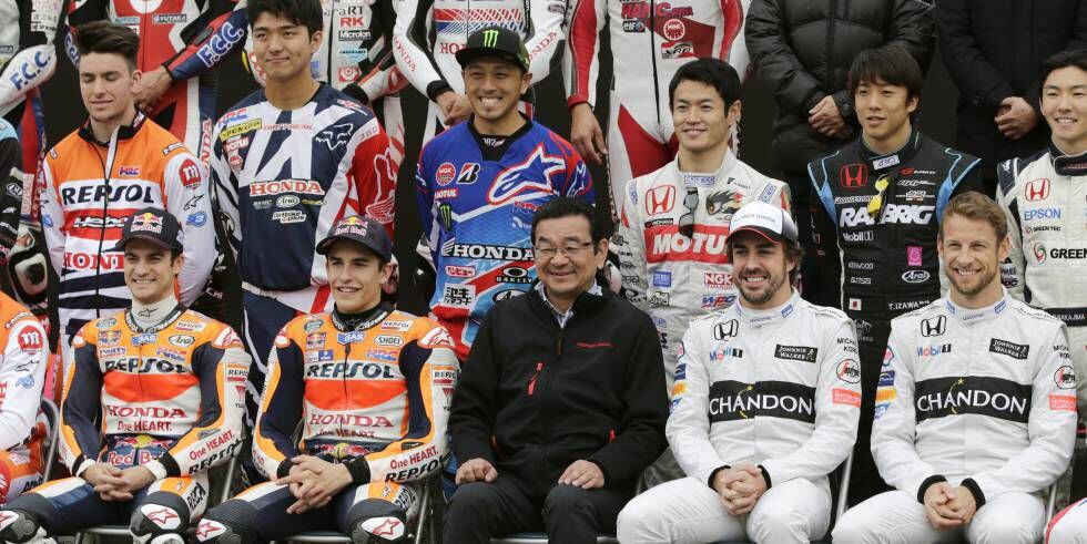 Márquez, amb el president d'Honda, Takahiro Hachigo, en l'Honda thanks day'.