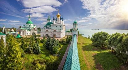 Monasterio junto al lago Nero, en Rostov.