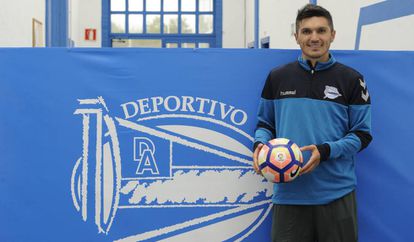 Daniel Torres, en la ciudad deportiva del Alavés.