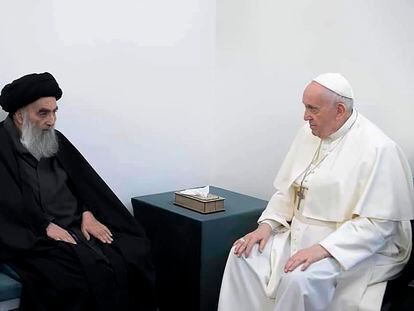 El papa Francisco, con el gran ayatolá Al-Sistaní, en su casa de Nayaf.