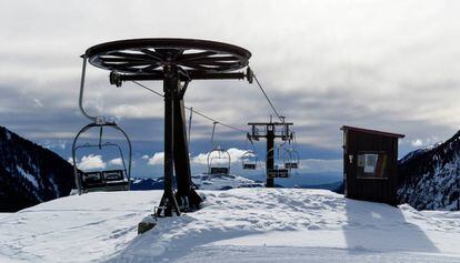 Un remolcador de l'estació d'esquí de Vallter 2000.