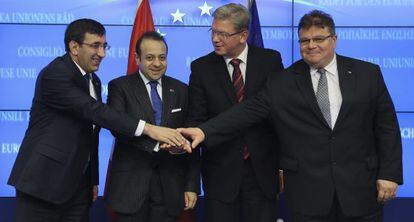 Los ministros turcos de Desarrollo y Exteriores, el ministro de Exteriores lituano y el comisario europeo de Ampliaci&oacute;n. 